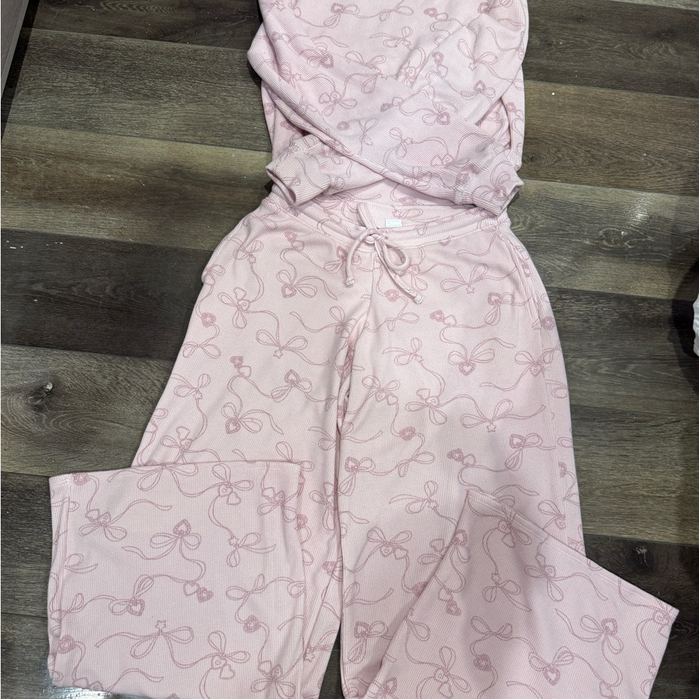 Gilly Hicks x Hollister Pink Waffle Knit Bow-Print Lounge Set